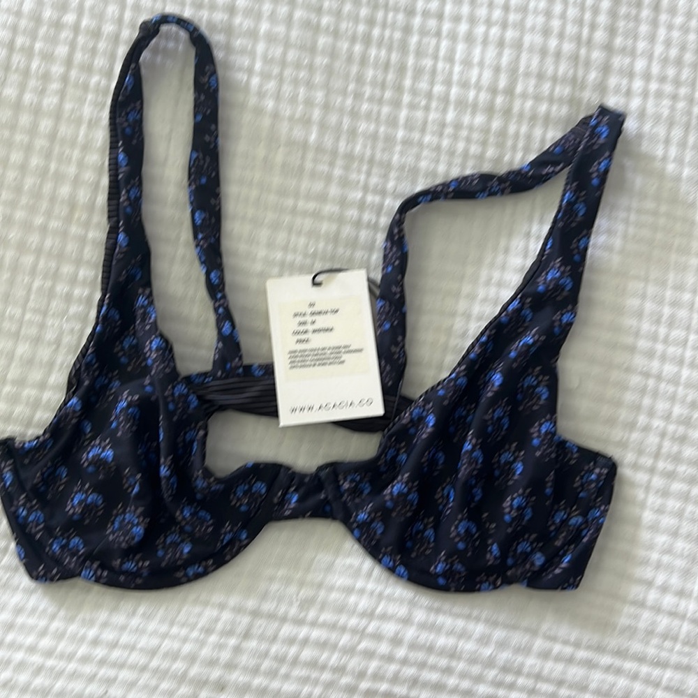 Acacia Geneva top size medium NWT color Wisteria